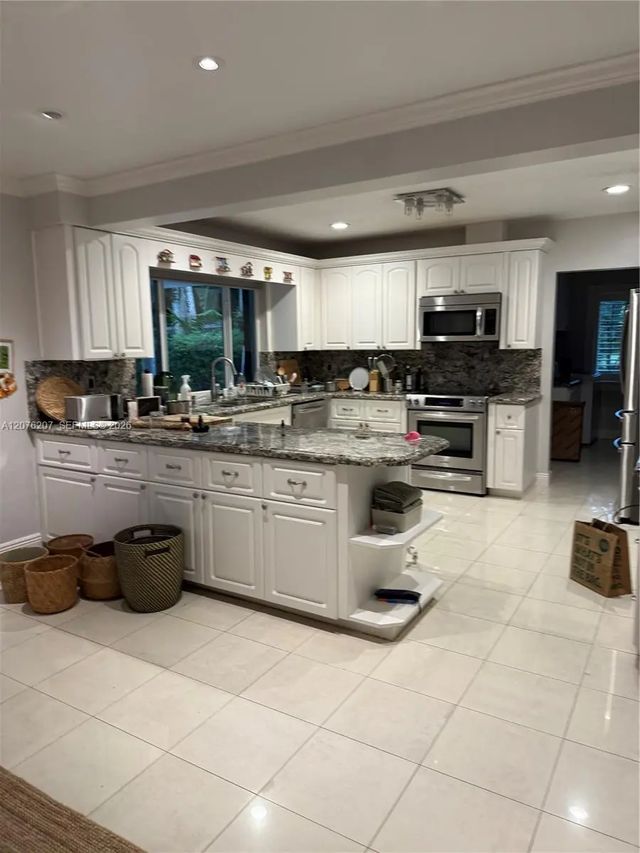 2 of 3 - 12121 Sw 60th Court, Pinecrest, FL