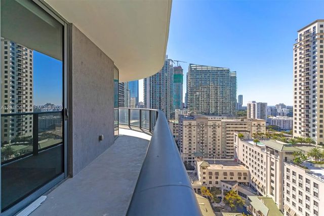 5 of 36 - 45 Sw 9th Street #1706, Miami, FL