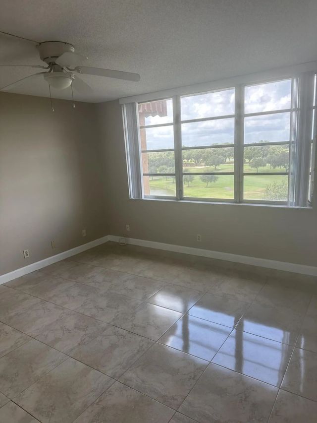 4 of 15 - 3001 W Rolling Hills Circle #709, Davie, FL