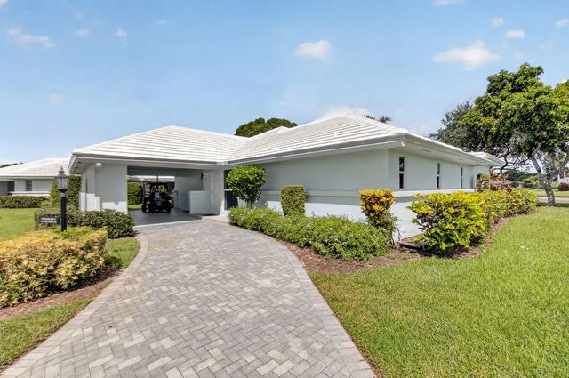 8 Slash Pine Drive, Boynton Beach
