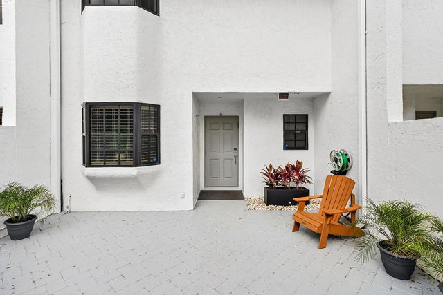 5 of 40 - 605 Ne 19th Avenue, Deerfield Beach, FL