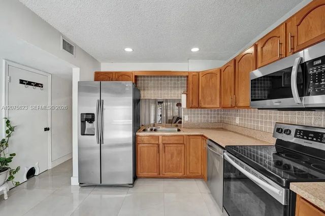4 of 55 - 3000 Nw 5th Terrace #112, Pompano Beach, FL