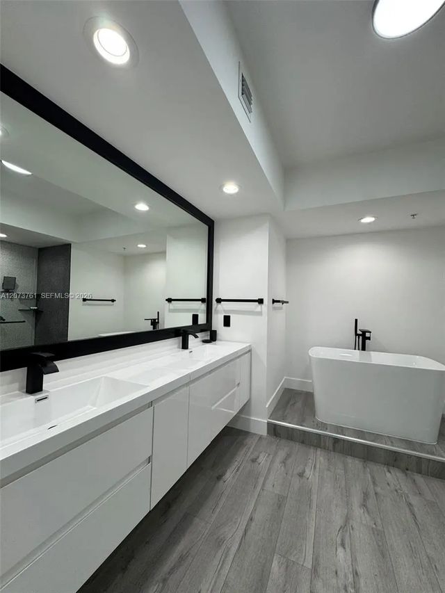 15051 Royal Oaks Lane #1403, North Miami