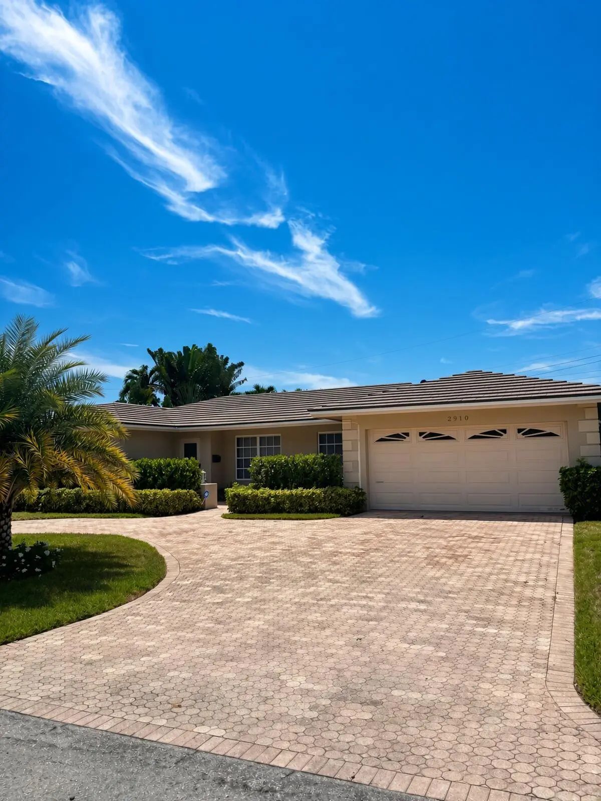 2910 Ne 39th Court, Lighthouse Point