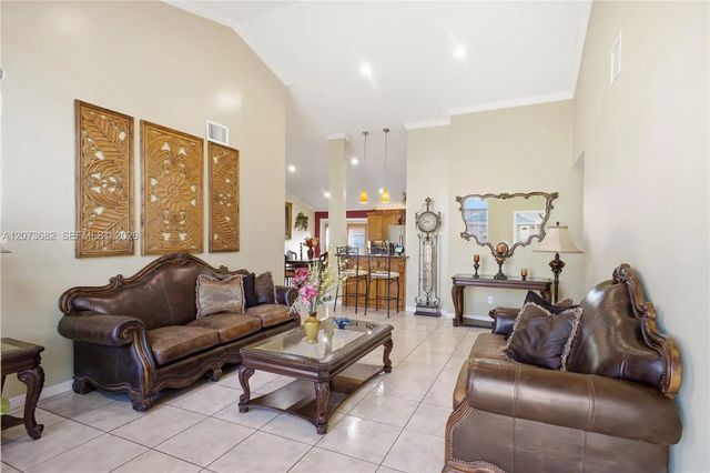 4 of 32 - 8635 Sw 15th Street, Pembroke Pines, FL