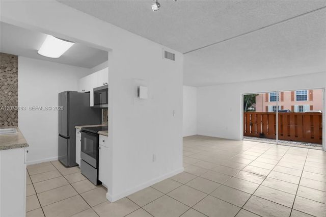 4 of 21 - 7100 Fairway Drive #k11, Miami Lakes, FL