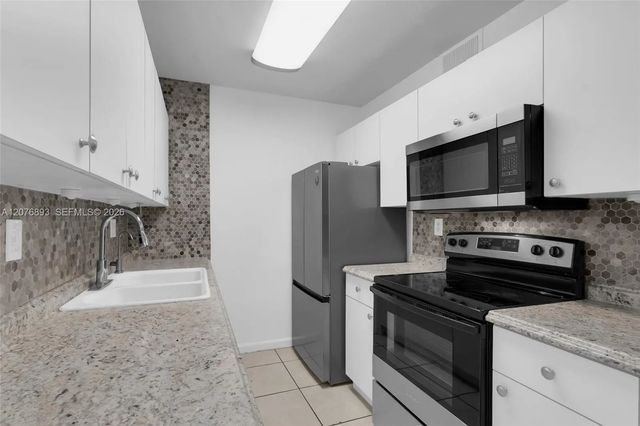 5 of 21 - 7100 Fairway Drive #k11, Miami Lakes, FL