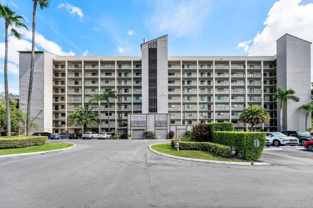 2205 S Cypress Bend Drive #302, Pompano Beach