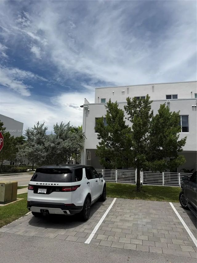 2 of 72 - 10300 Nw 66th Street, Doral, FL