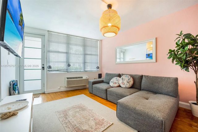 3 of 10 - 300 74th Street #6, Miami Beach, FL