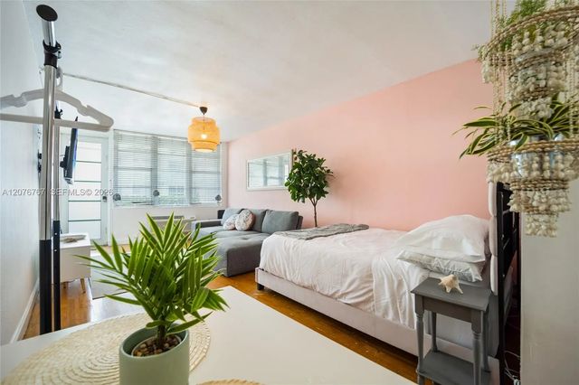 4 of 10 - 300 74th Street #6, Miami Beach, FL