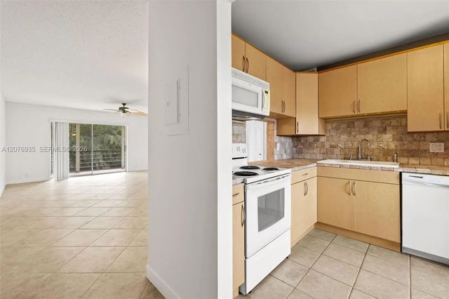 4 of 35 - 110 Lake Meryl Drive #216, West Palm Beach, FL