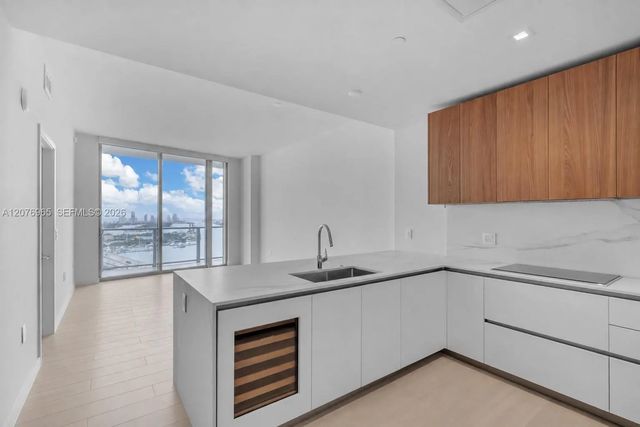 5 of 58 - 1400 Biscayne Boulevard #2305, Miami, FL