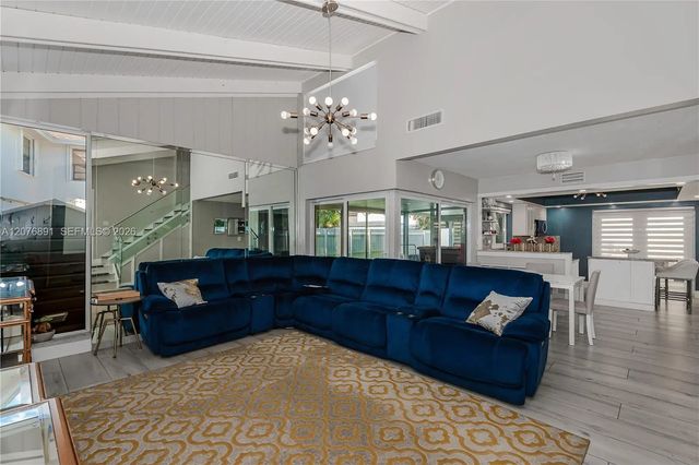 4 of 29 - 928 Nw 106th Ave Circle, Miami, FL