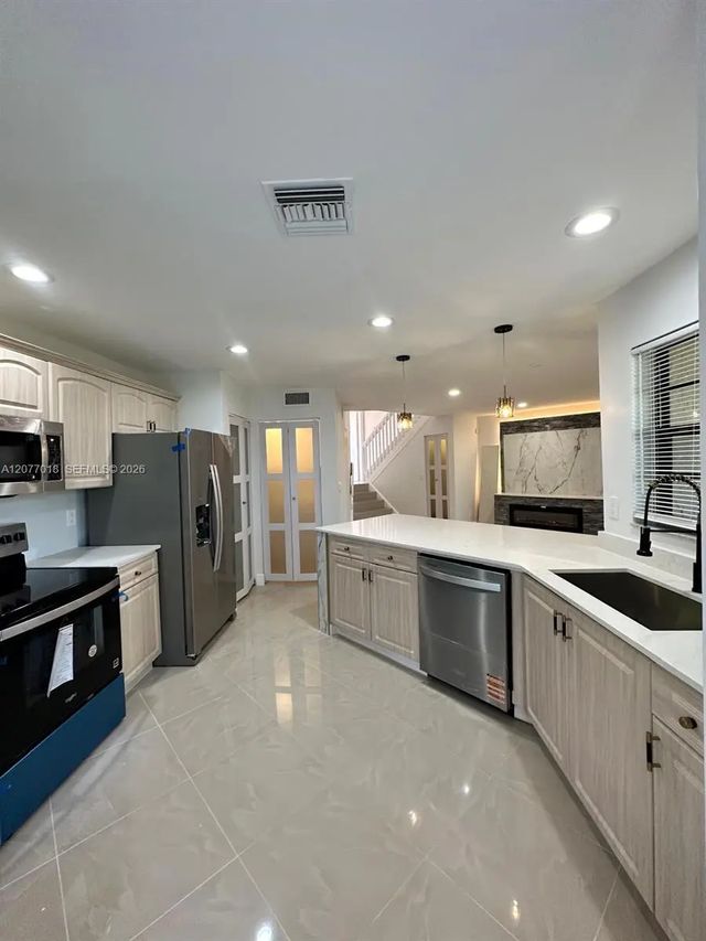 5 of 21 - 9177 W Sunrise Boulevard, Plantation, FL