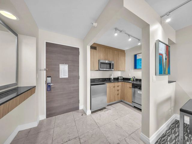 4 of 40 - 2670 E Sunrise Boulevard #805, Fort Lauderdale, FL