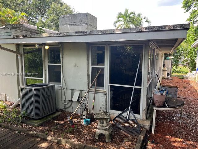 5 of 17 - 11429 Ne 11th Place, Biscayne Park, FL