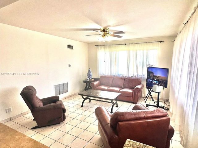 3 of 22 - 106 N 32nd Avenue, Hollywood, FL