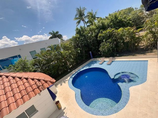 3 of 47 - 368-11 Via Girardot - Ricaurte, , FL