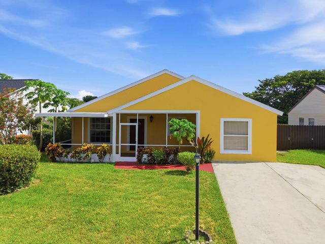 7702 Blairwood Circle S, Greenacres