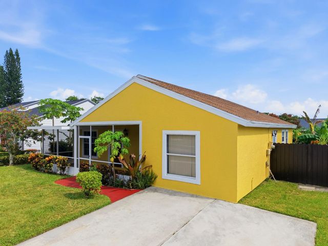 2 of 16 - 7702 Blairwood Circle S, Greenacres, FL