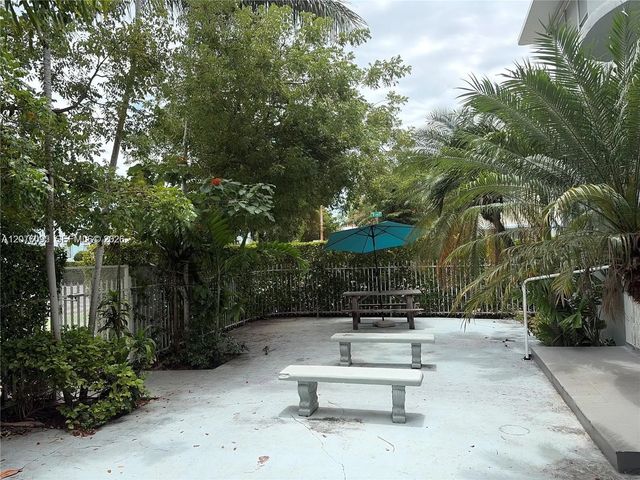 3 of 6 - 900 Jefferson Avenue #2, Miami Beach, FL