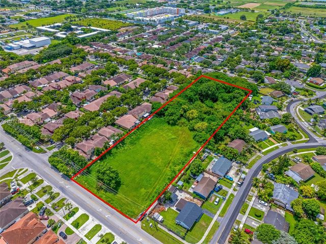 4 of 13 - 1560 W Mowry Drive, Homestead, FL
