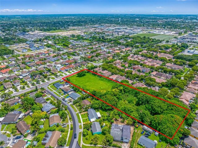 5 of 13 - 1560 W Mowry Drive, Homestead, FL