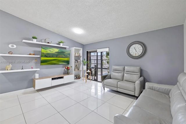 827 Ne 199th Street #206, Miami