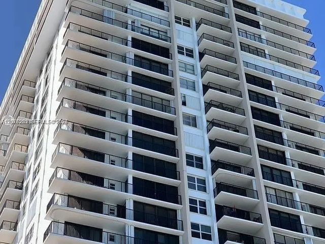 2 of 33 - 2201 S Ocean Drive #1507, Hollywood, FL