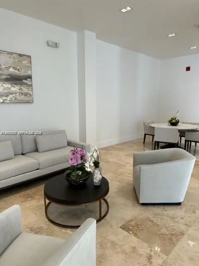 5 of 33 - 2201 S Ocean Drive #1507, Hollywood, FL