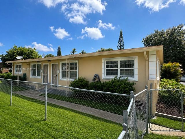 3 of 30 - 512 Sw 10th Street, Hallandale Beach, FL
