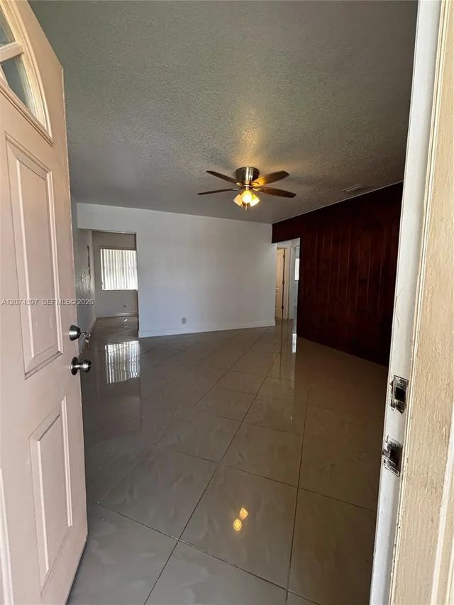 5 of 30 - 512 Sw 10th Street, Hallandale Beach, FL