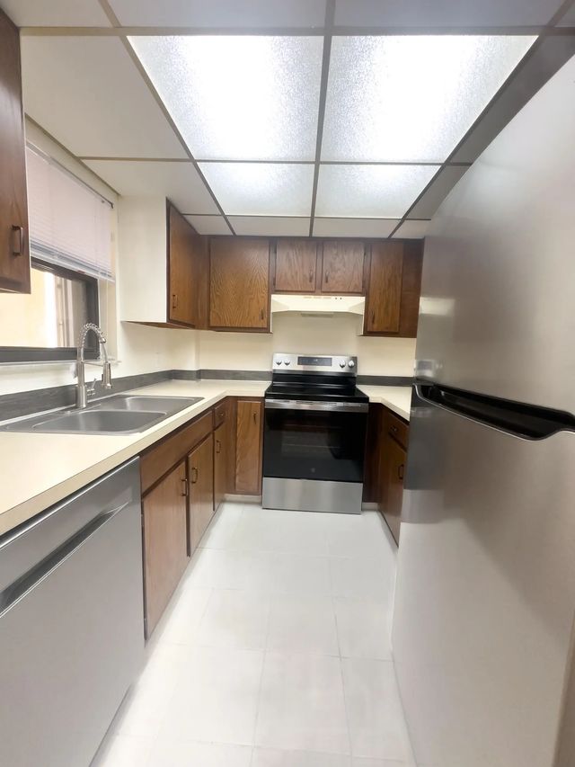 2 of 27 - 890 N Federal Highway #409, Lantana, FL