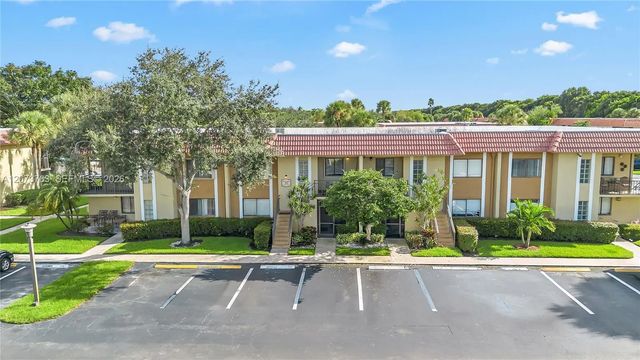 5 of 47 - 307 Lakeview Drive #202, Weston, FL