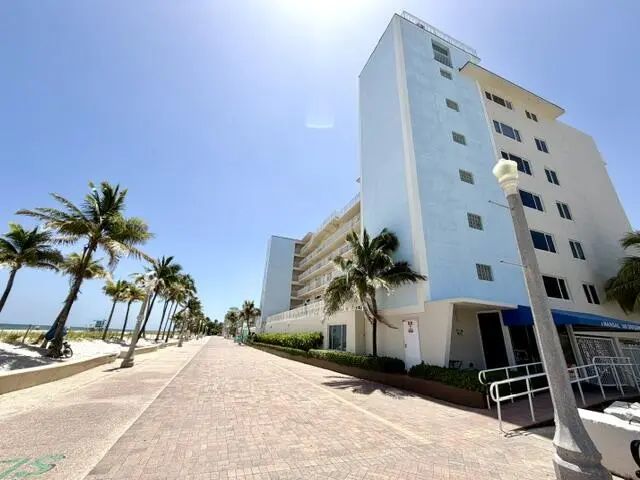 2 of 18 - 300 Oregon Street #506, Hollywood, FL