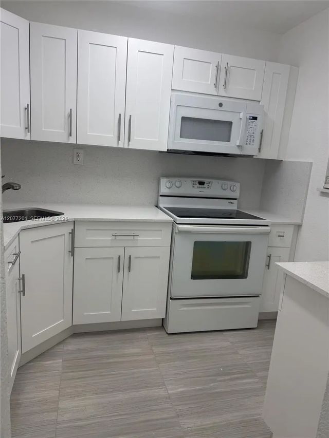 2 of 11 - 17255 Sw 95th Avenue #211, Palmetto Bay, FL