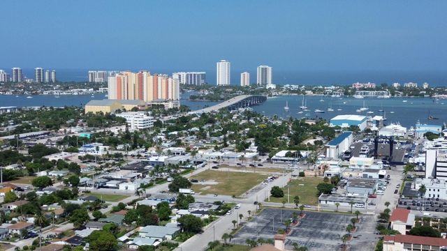 2 of 11 - 120 W 22nd Street, Riviera Beach, FL