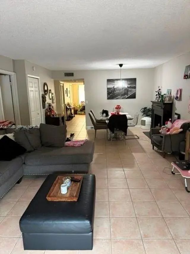 3 of 5 - 215 Lakeview Drive #203, Weston, FL