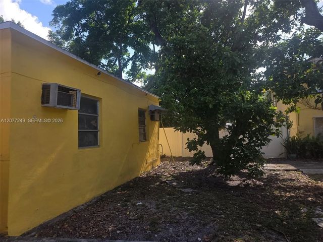 4 of 9 - 1021 Nw 28th Street, Miami, FL