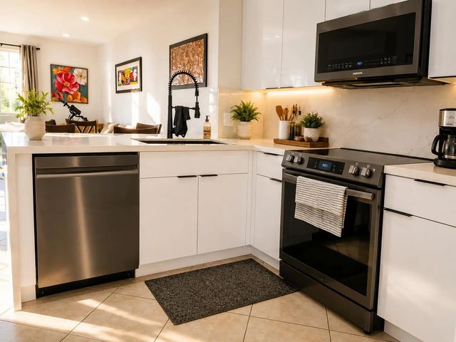 2 of 20 - 111 Nw 2nd Avenue #10, Hallandale Beach, FL