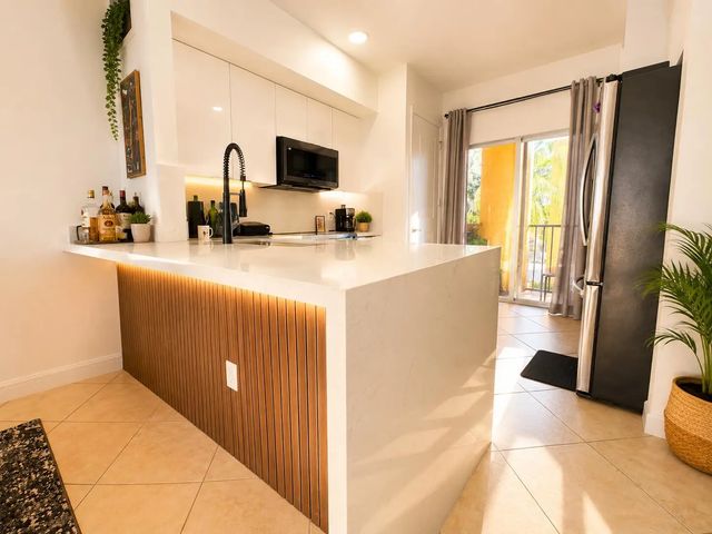 4 of 20 - 111 Nw 2nd Avenue #10, Hallandale Beach, FL