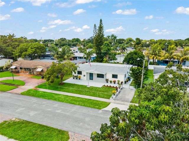 5 of 44 - 220 N 69th Terrace, Hollywood, FL