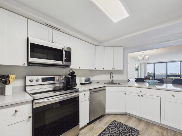 2400 Presidential Way #704, West Palm Beach