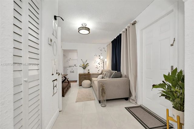 4 of 32 - 2420 Nw 22nd Road, Fort Lauderdale, FL