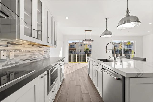 4 of 16 - 3110 Ne 210th Terrace, Aventura, FL