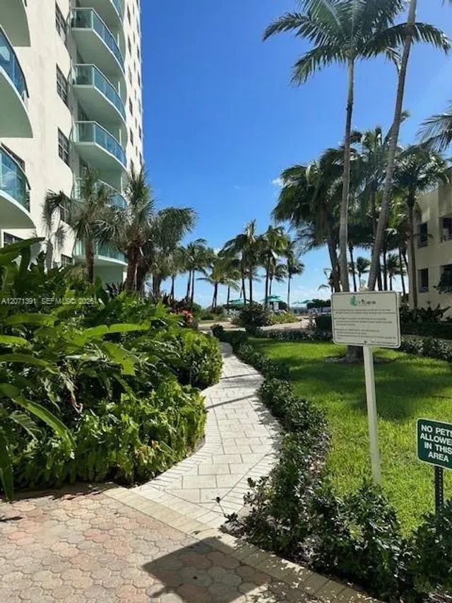 5 of 25 - 3801 S Ocean Drive #2d, Hollywood, FL