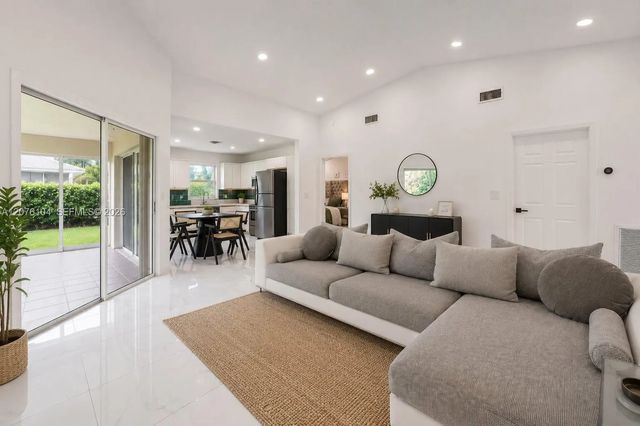 3 of 24 - 2215 Se 7th Place, Homestead, FL