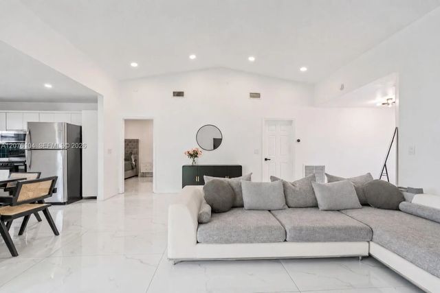 4 of 24 - 2215 Se 7th Place, Homestead, FL