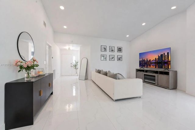 5 of 24 - 2215 Se 7th Place, Homestead, FL